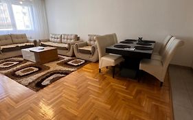 Big Spacious Apartment In Pej Center With Wi-Fi