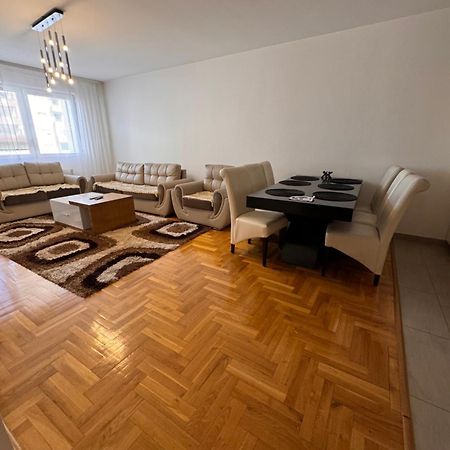 Big Spacious Apartment In Pej Center With Wi-Fi Peje Exteriér fotografie
