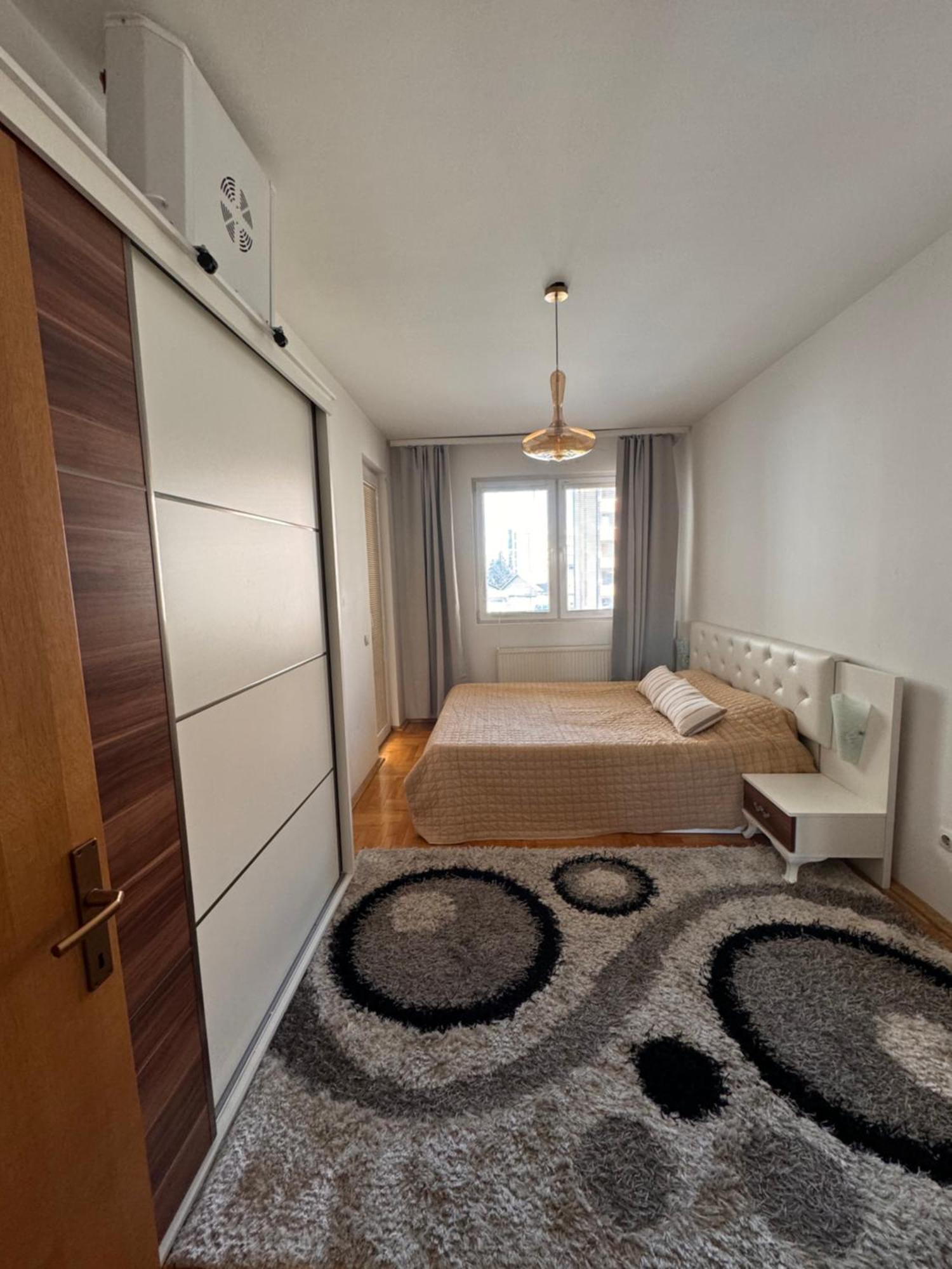 Big Spacious Apartment In Pej Center With Wi-Fi Peje Exteriér fotografie