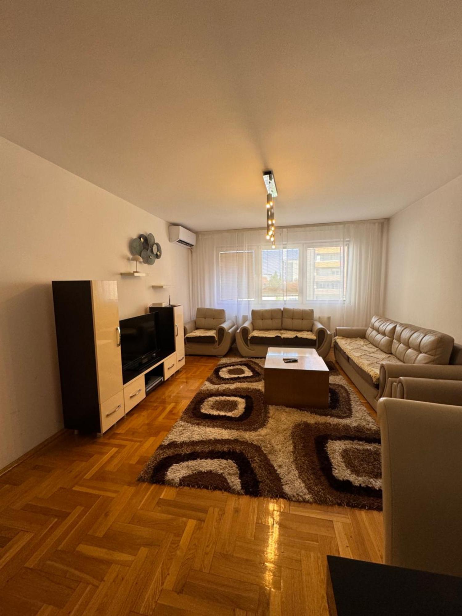 Big Spacious Apartment In Pej Center With Wi-Fi Peje Exteriér fotografie