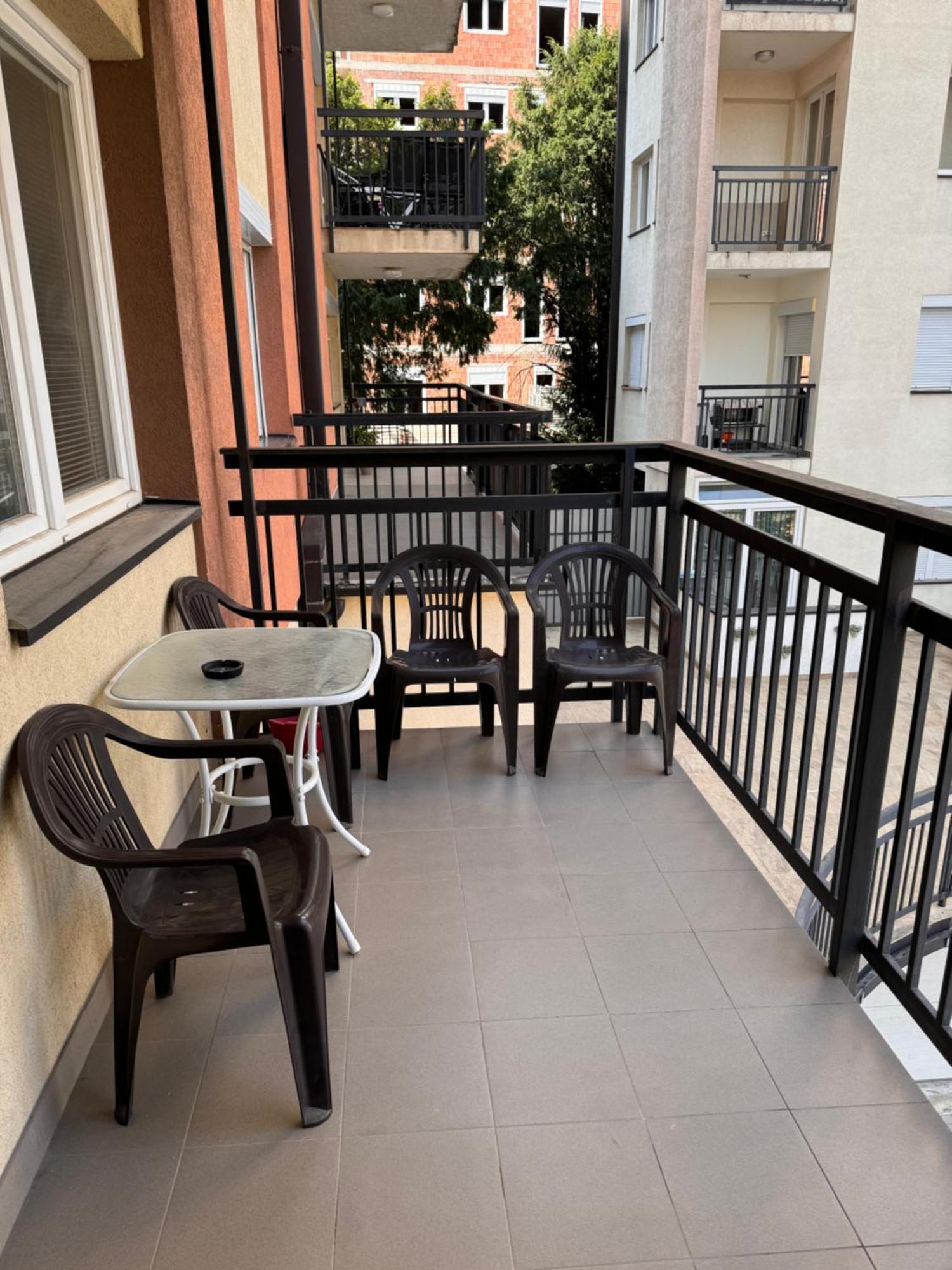Big Spacious Apartment In Pej Center With Wi-Fi Peje Exteriér fotografie